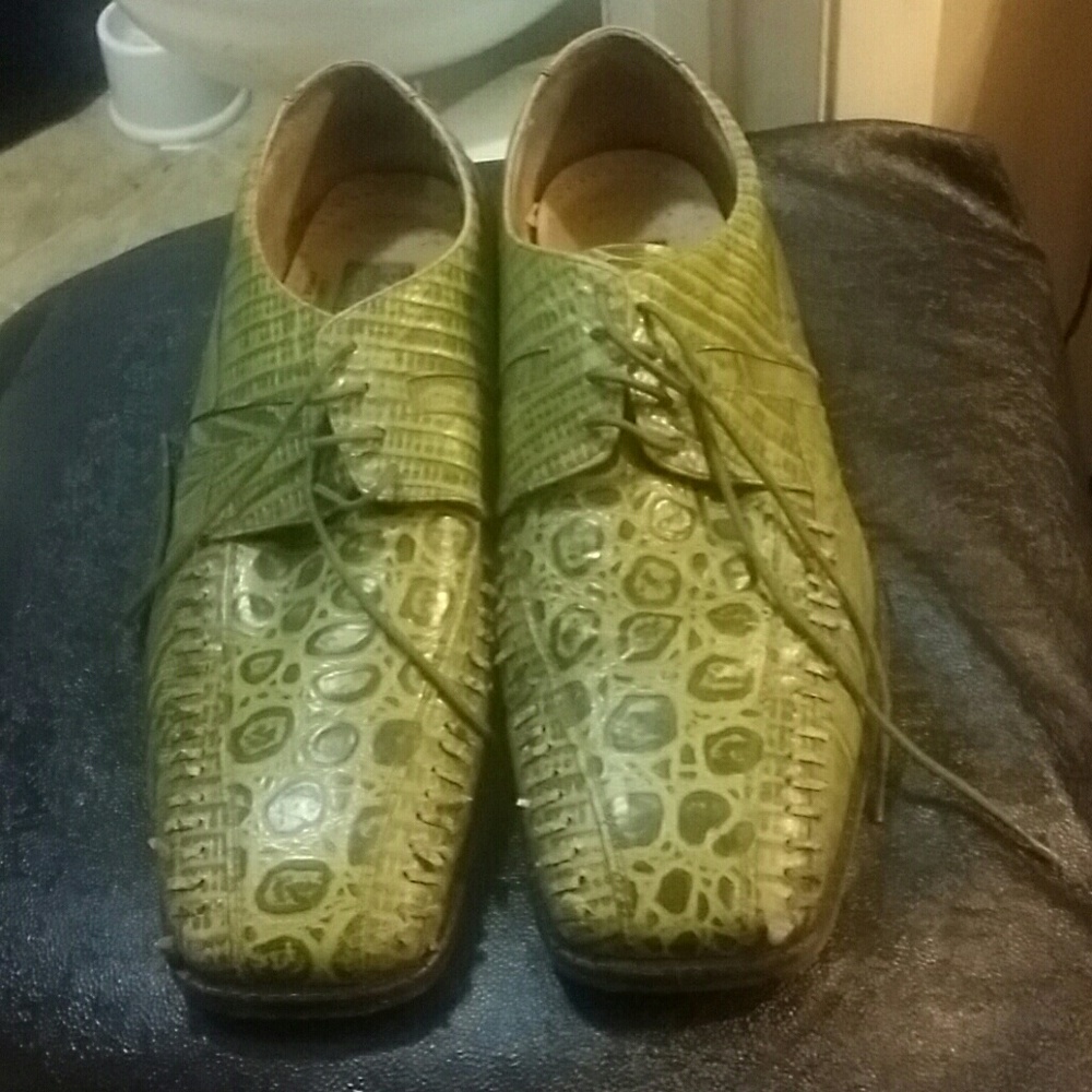 Mens size 10 1/2 dress shoes